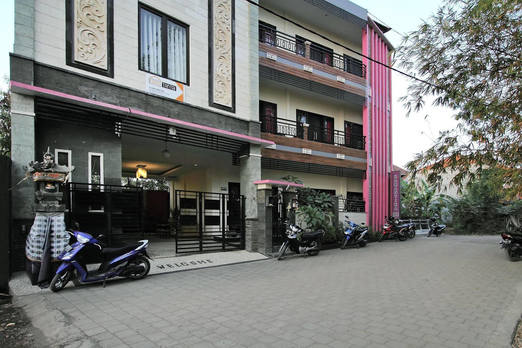 Отель Ramantika Bali House Джимбаран Экстерьер фото